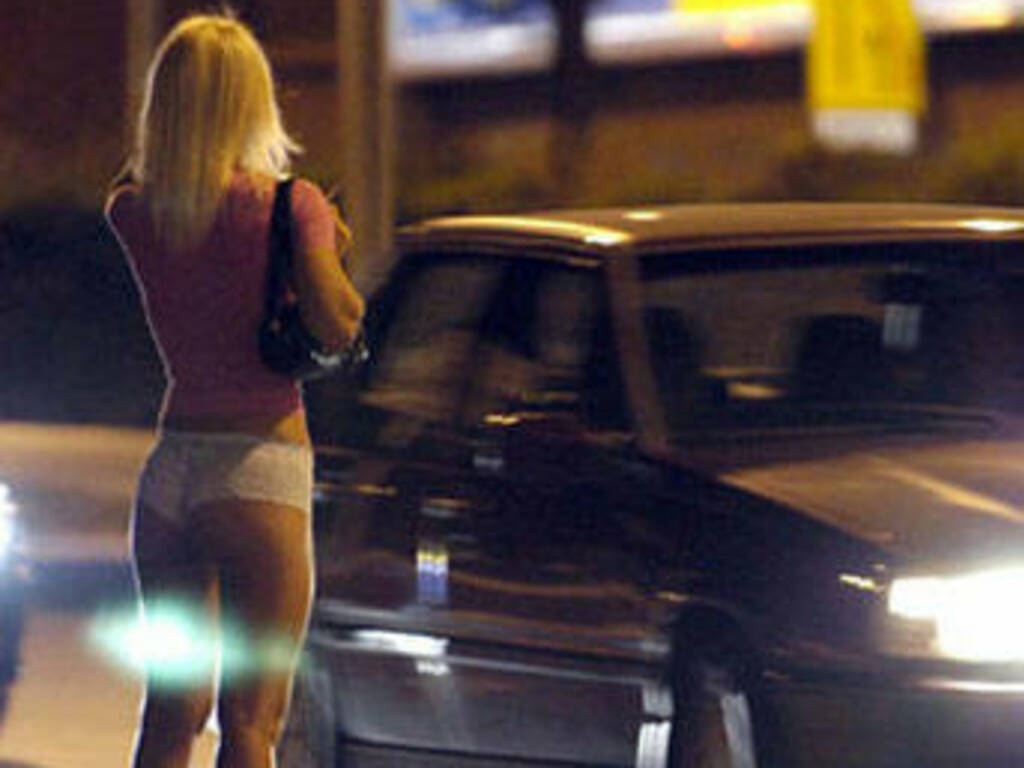 Monza, lui si addormenta e lei gli ruba l'auto: in manette una prostituta -  MBNews