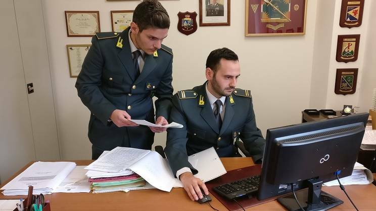 guardia di finanza associazione a delinquere  3