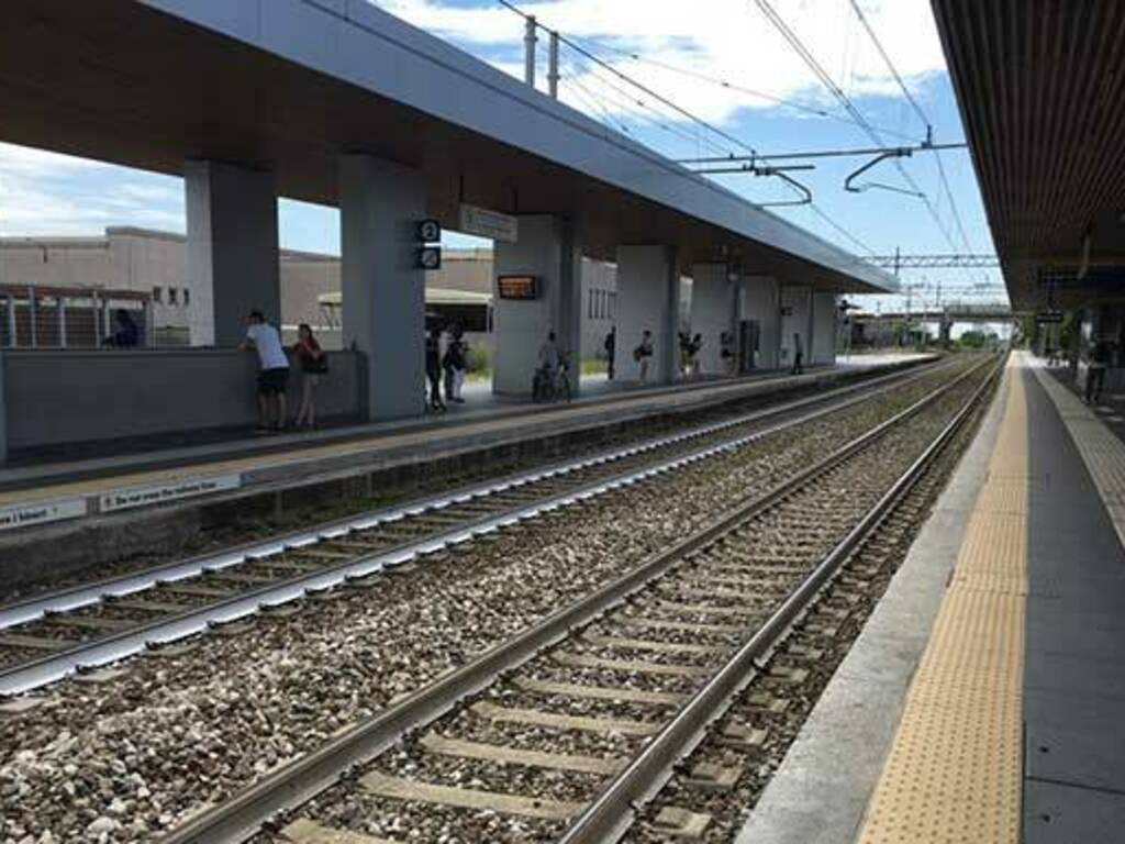 stazione-fs-treni-binari-mb