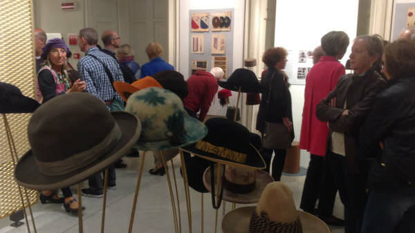 musei-civici-mostra-cappello-visitatori-mb