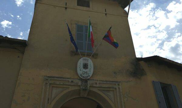 palazzo trotti bandiera arcobaleno