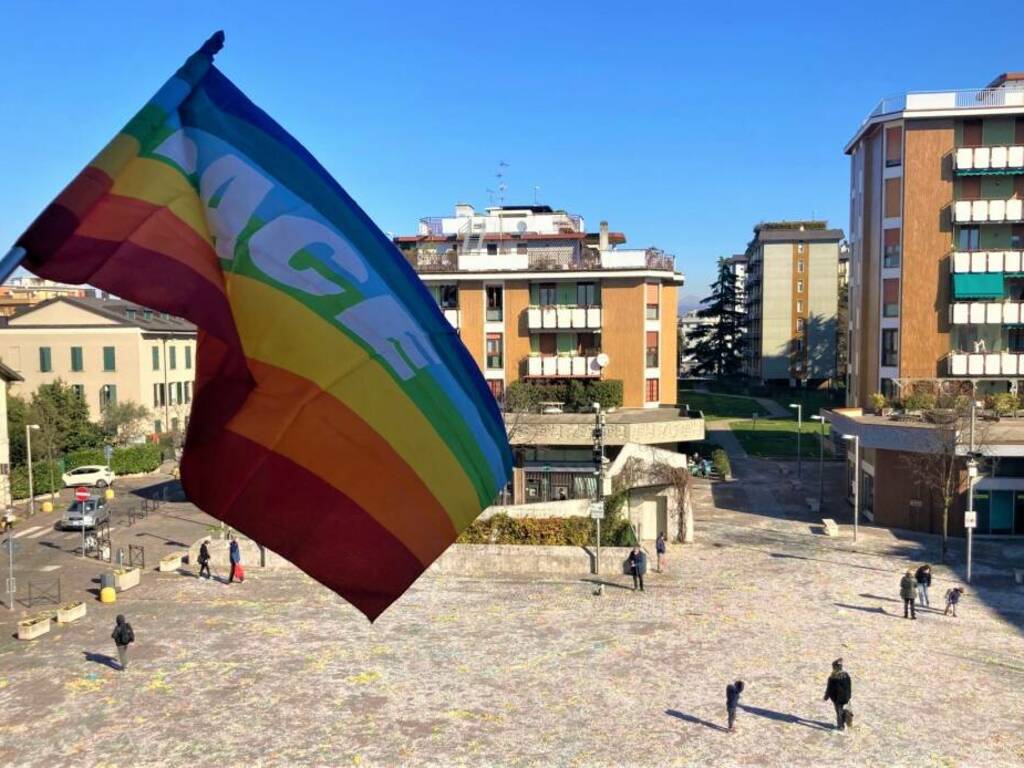 Villasanta, la bandiera della Pace sventola a palazzo comunale - MBNews