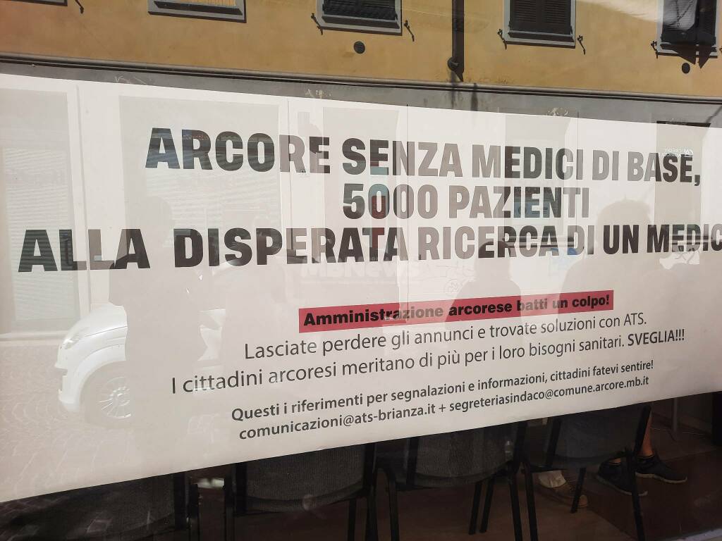 Sit-in Pd Arcore contro la mancanza dei medici di base