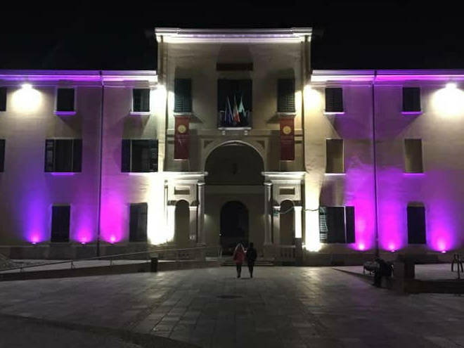 Concorezzo, il Municipio si illumina di rosa per la campagna AIRC - MBNews