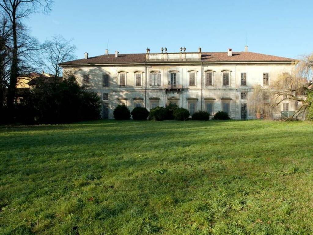 villa sottocasa facciate