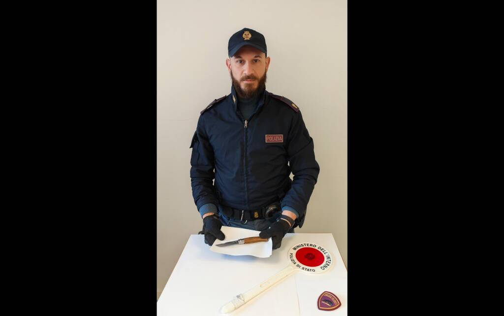 monza polizia coltello ragazzo