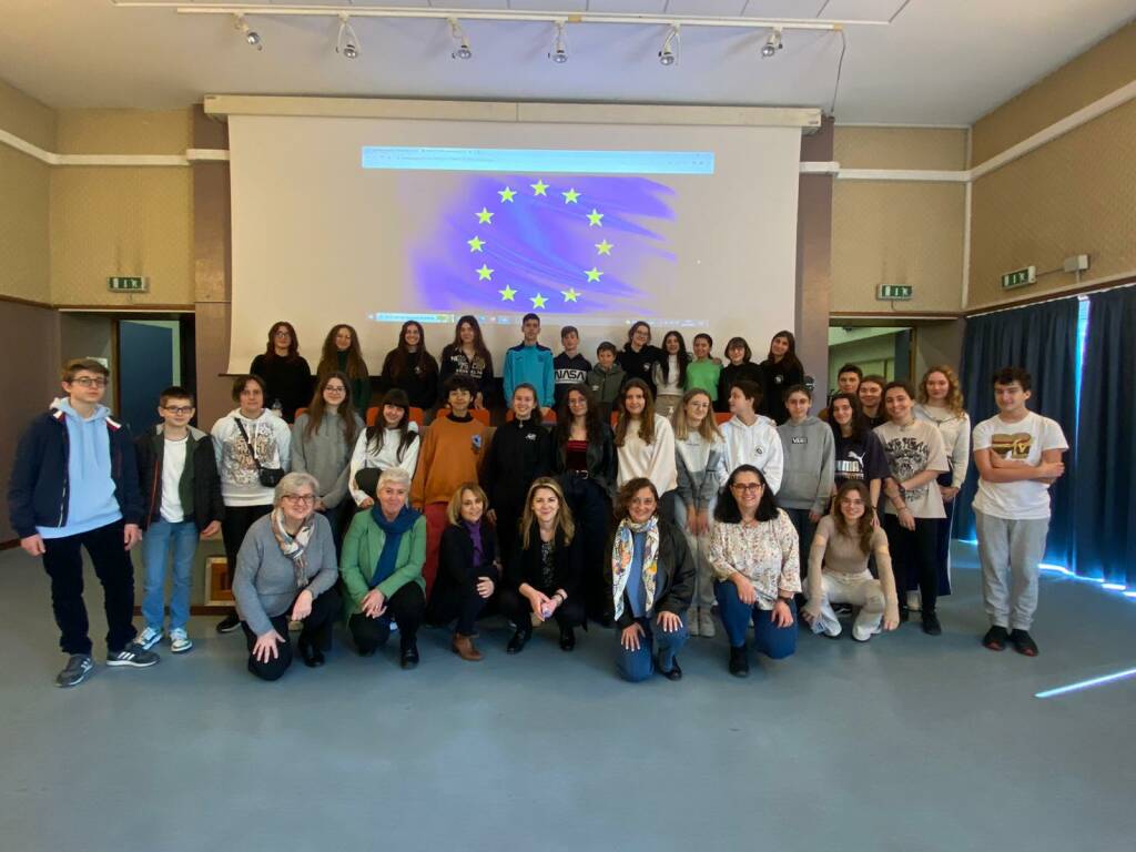 Erasmus+, Friese Scientific High School em Monza Espanha e Portugal apertam as mãos