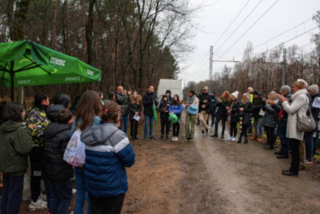 ceriano laghetto ex bosco della droga studenti