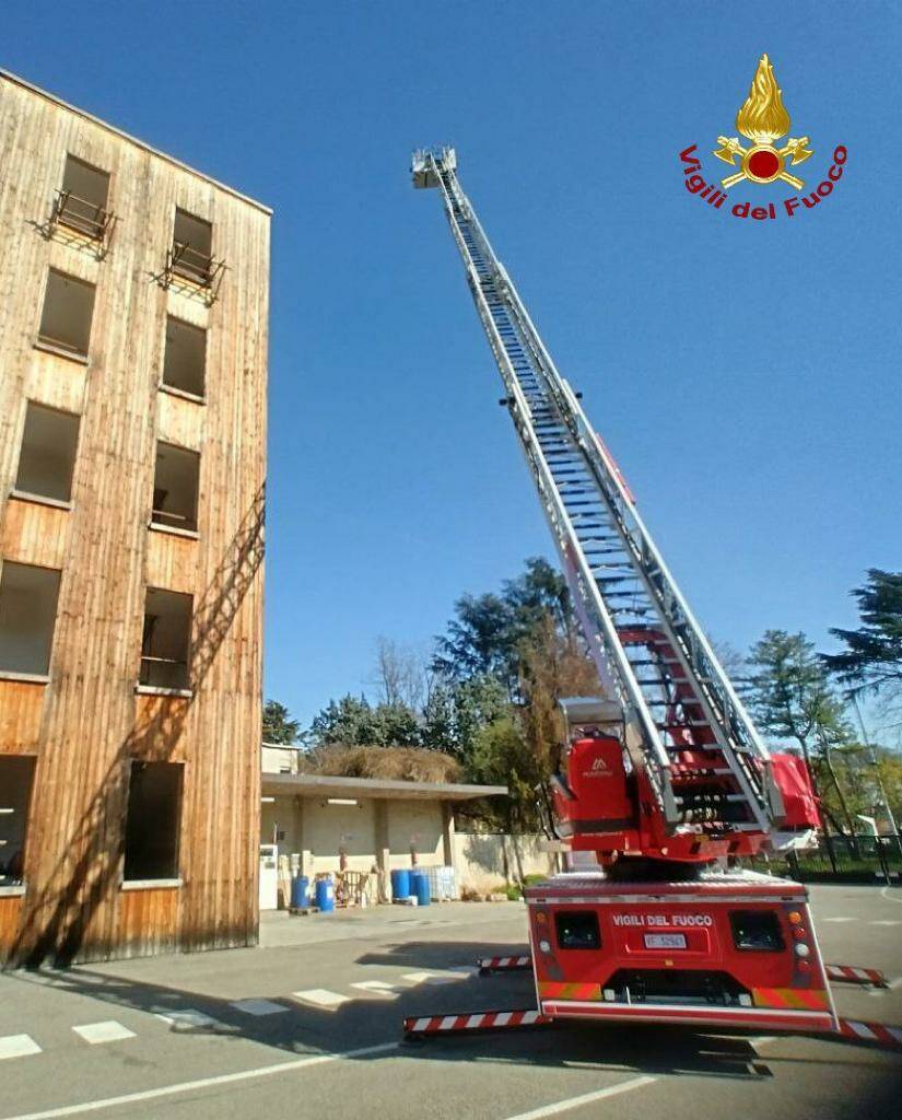 vigili del fuoco monza nuova autoscala