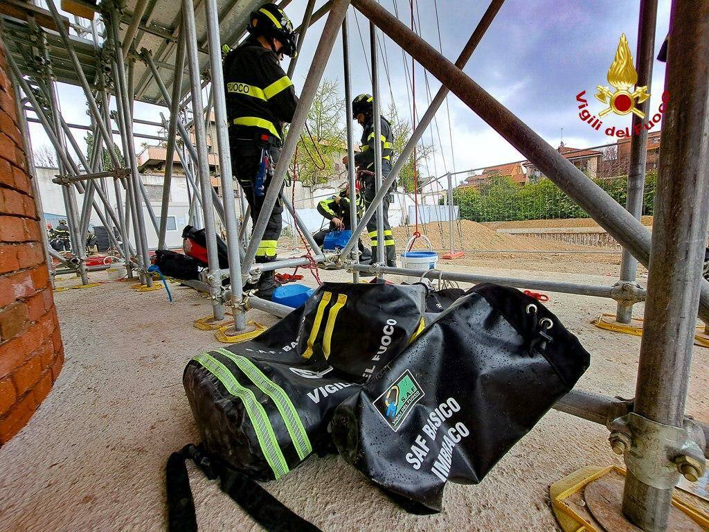 monza esercitazione Vigili del fuoco ciminiera