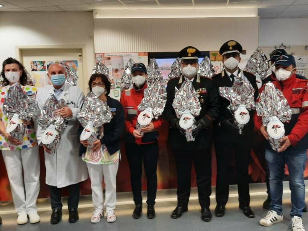 uova di pasqua pediatria carabinieri 