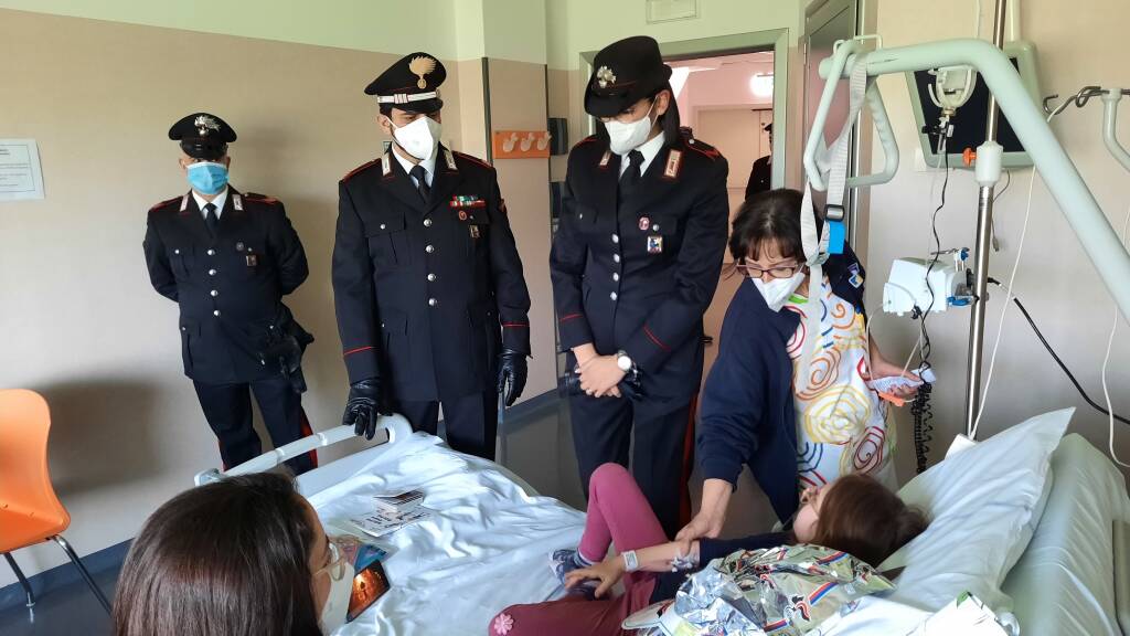 uova di pasqua pediatria carabinieri 