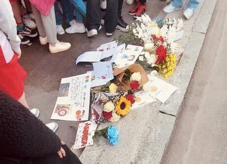 fiori alla manifestazione 