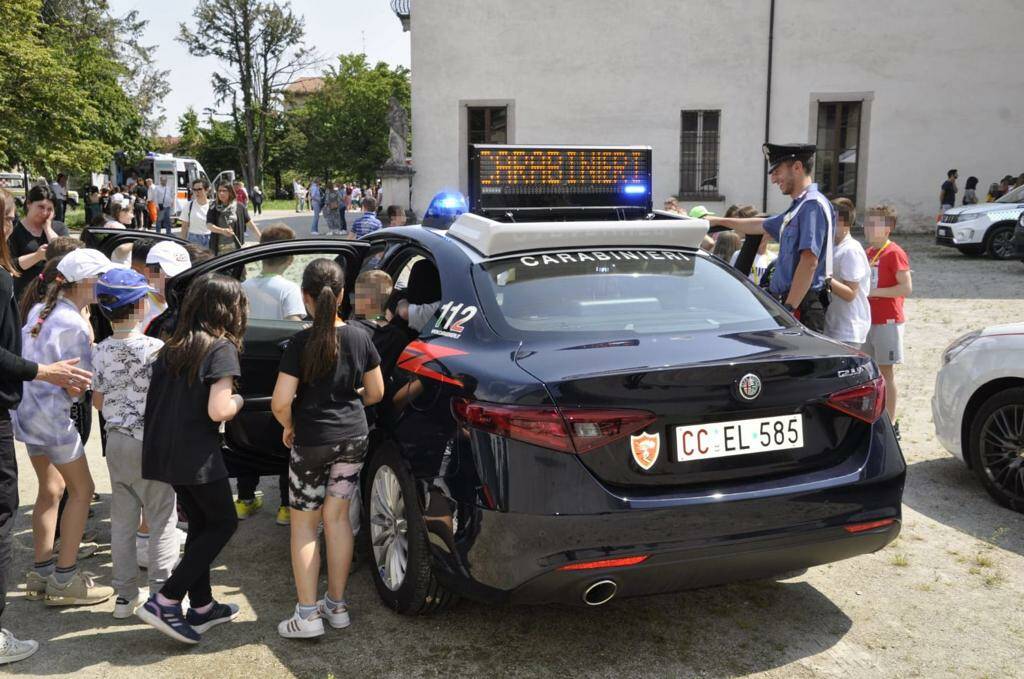 Giornata dedicata alle forze dell’ordine insieme alunni Cesano Maderno