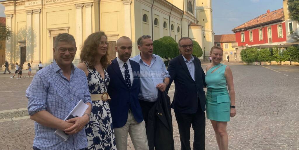 Il sindaco e i leghisti in piazza Roma