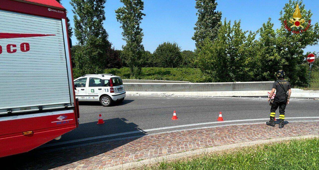 Varedo autotreno perde carico