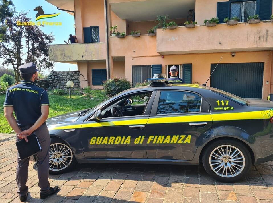 monza villa sequestro guardia di finanza