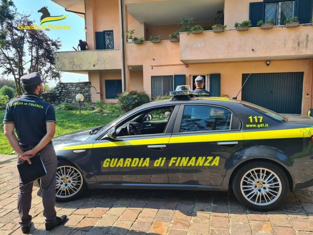 monza villa sequestro guardia di finanza