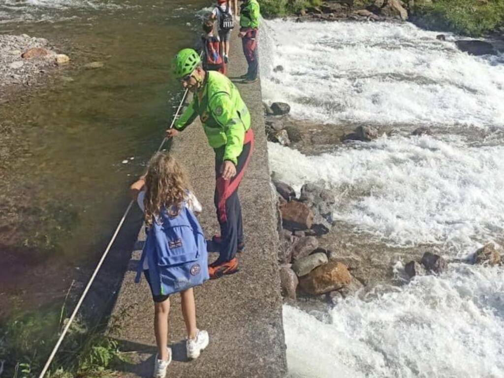 Valbondione torrente bambini salvati