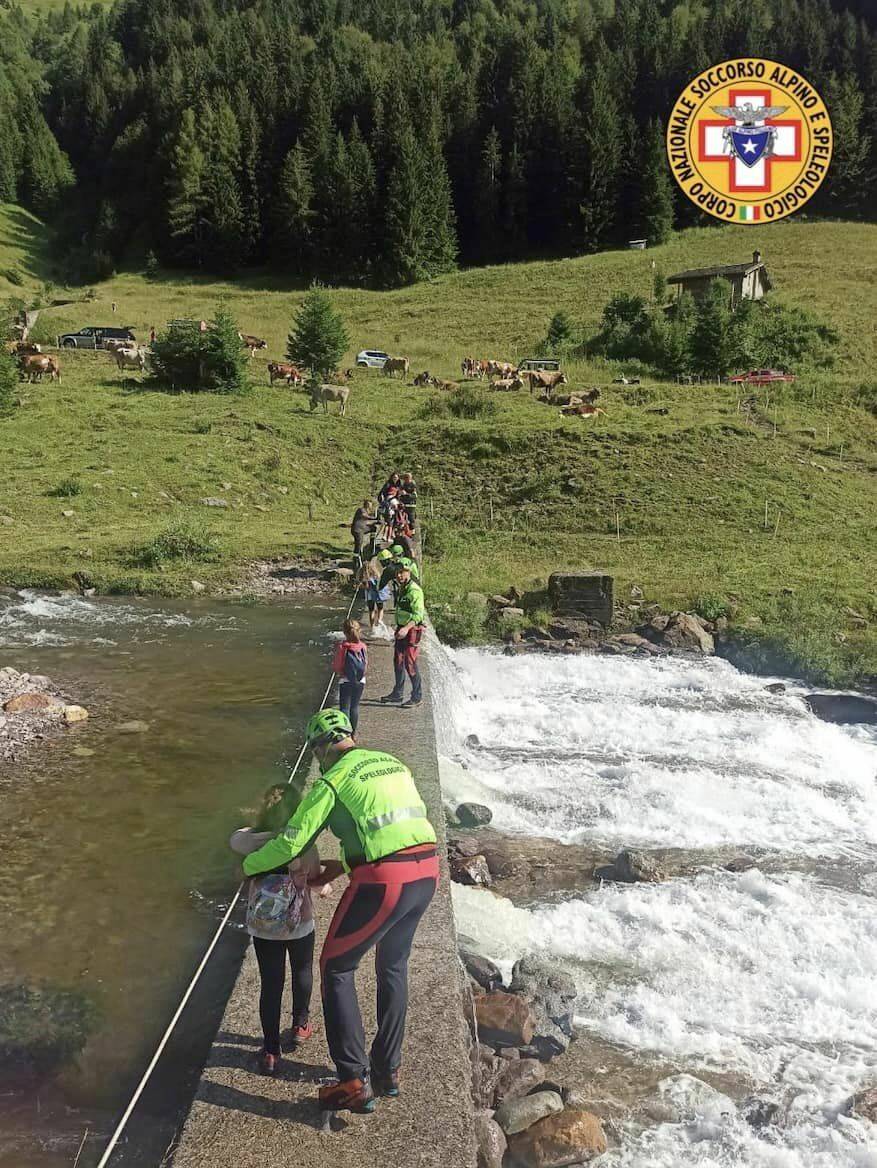 Valbondione torrente bambini salvati