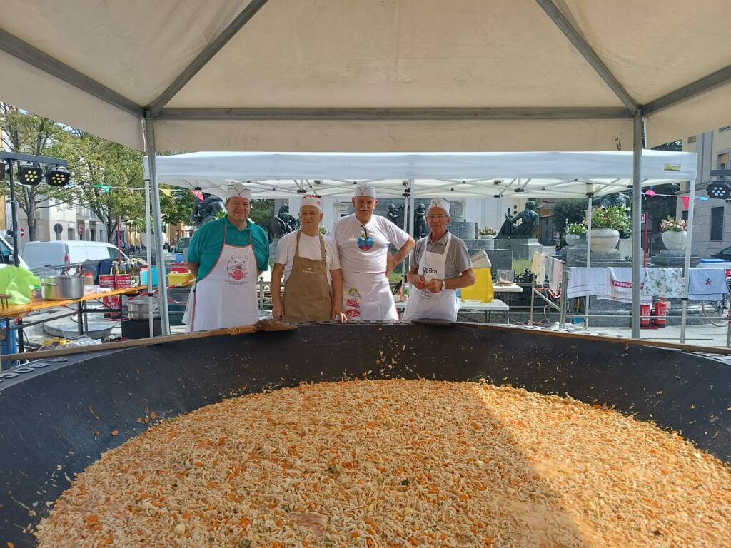 Trippa in piazza - pentola della solidarietà a Desio