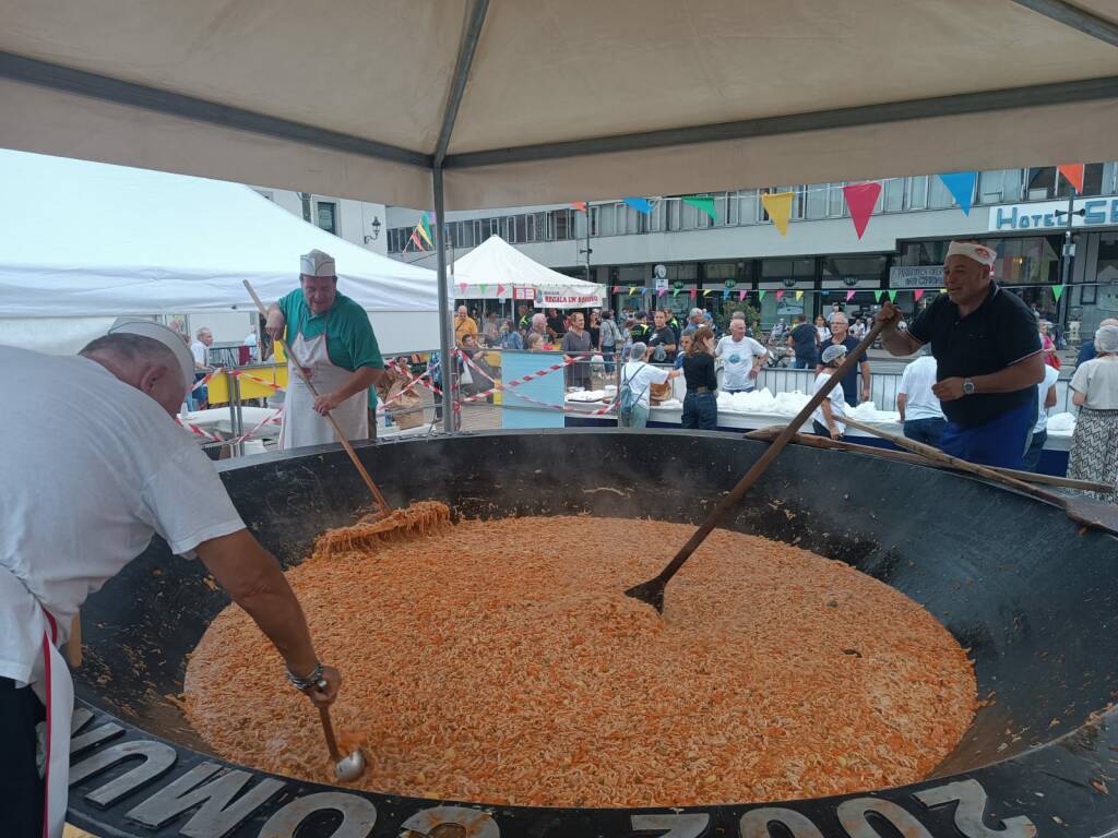 Trippa in piazza - pentola della solidarietà a Desio