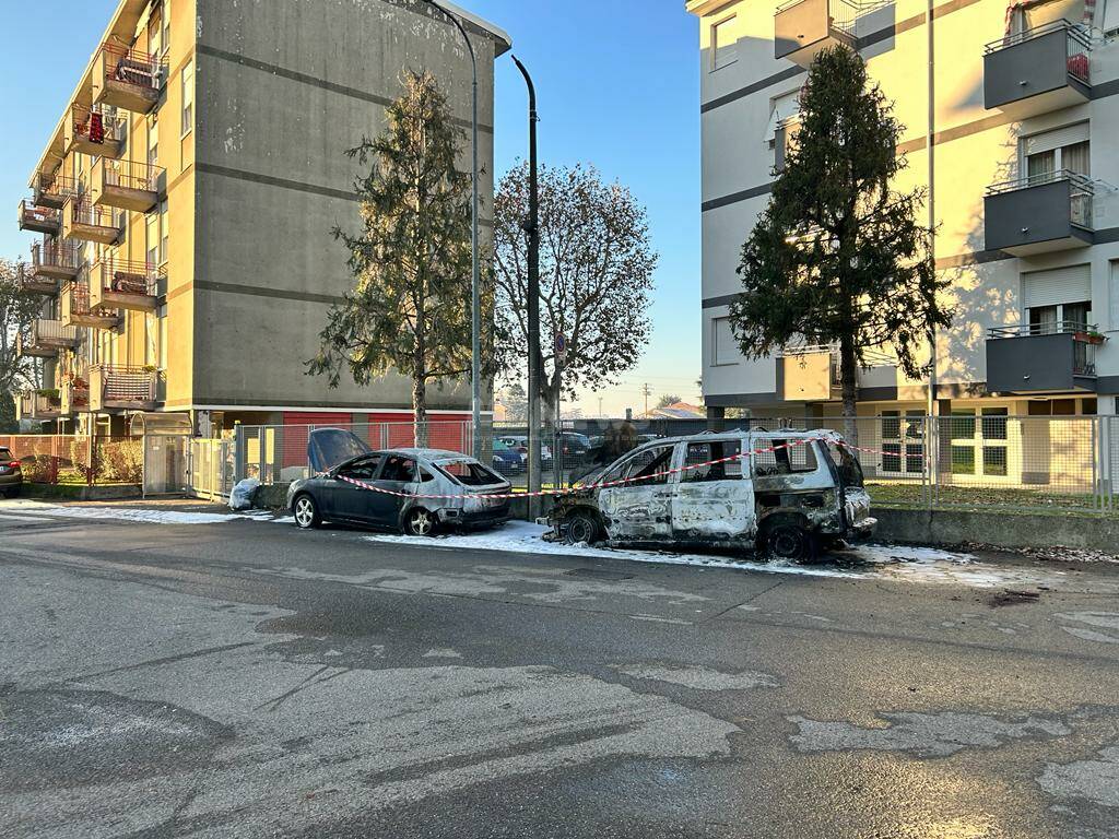 monza auto incendiate san fruttuoso