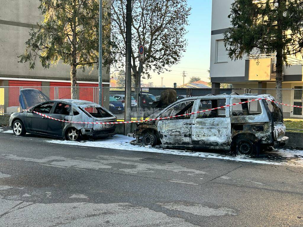 monza auto incendiate san fruttuoso