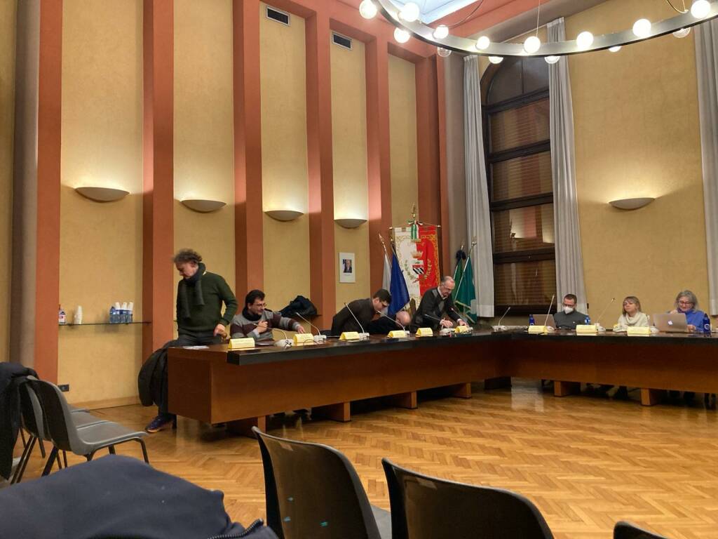 Villasanta opposizioni abbandonano l'aula