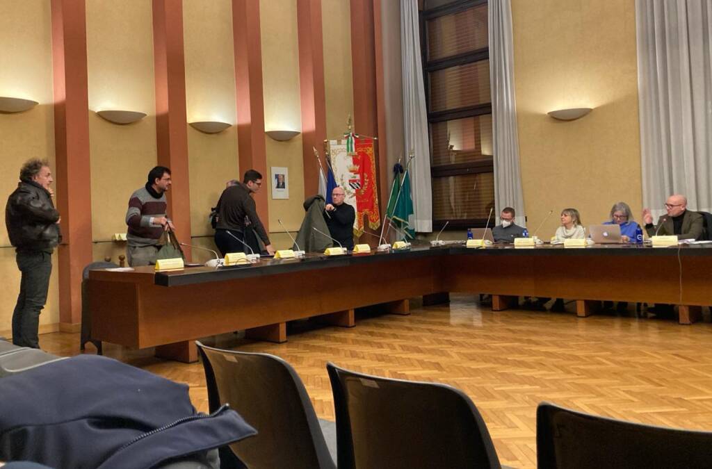 Villasanta opposizioni abbandonano l'aula