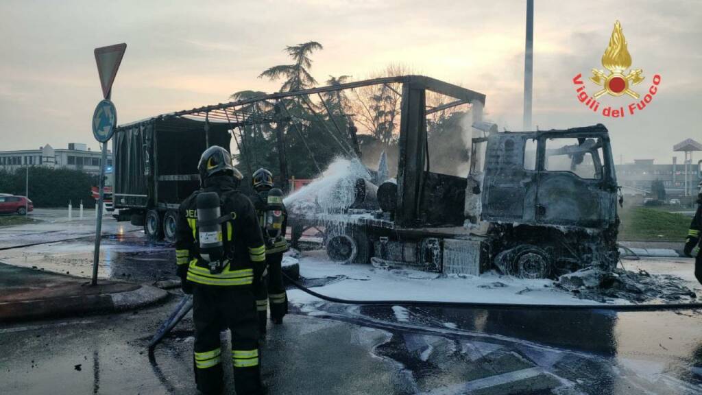 camion incendio caponago