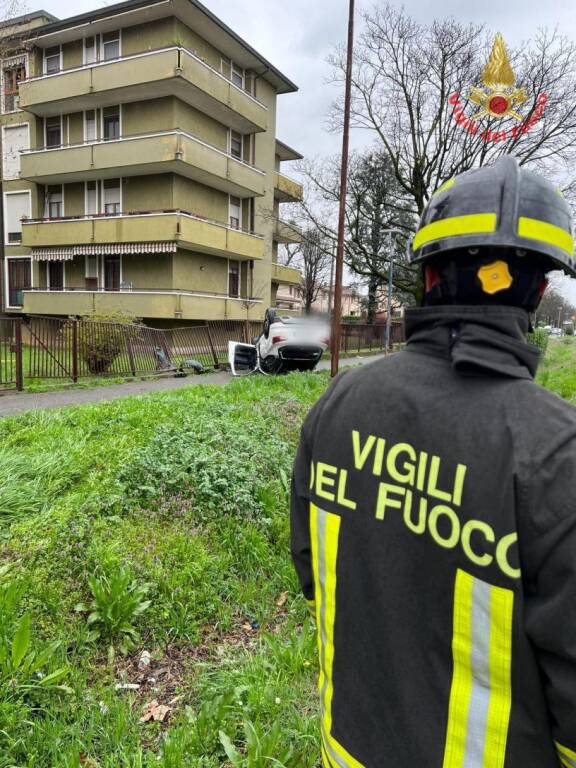 agrate incidente via lecco