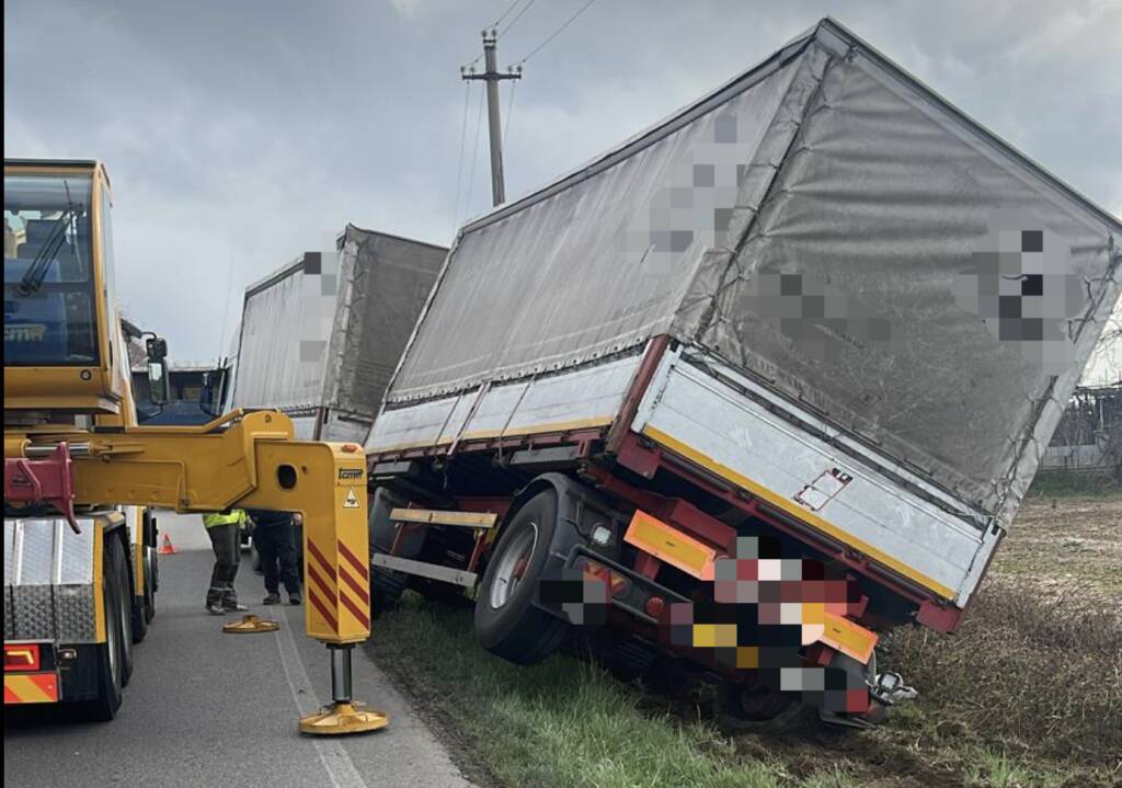 incidente sp2 chiusa camion 