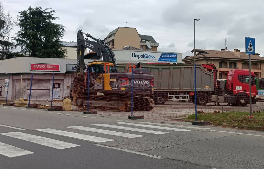 ruspe benzinaio desio mentrotranvia mb