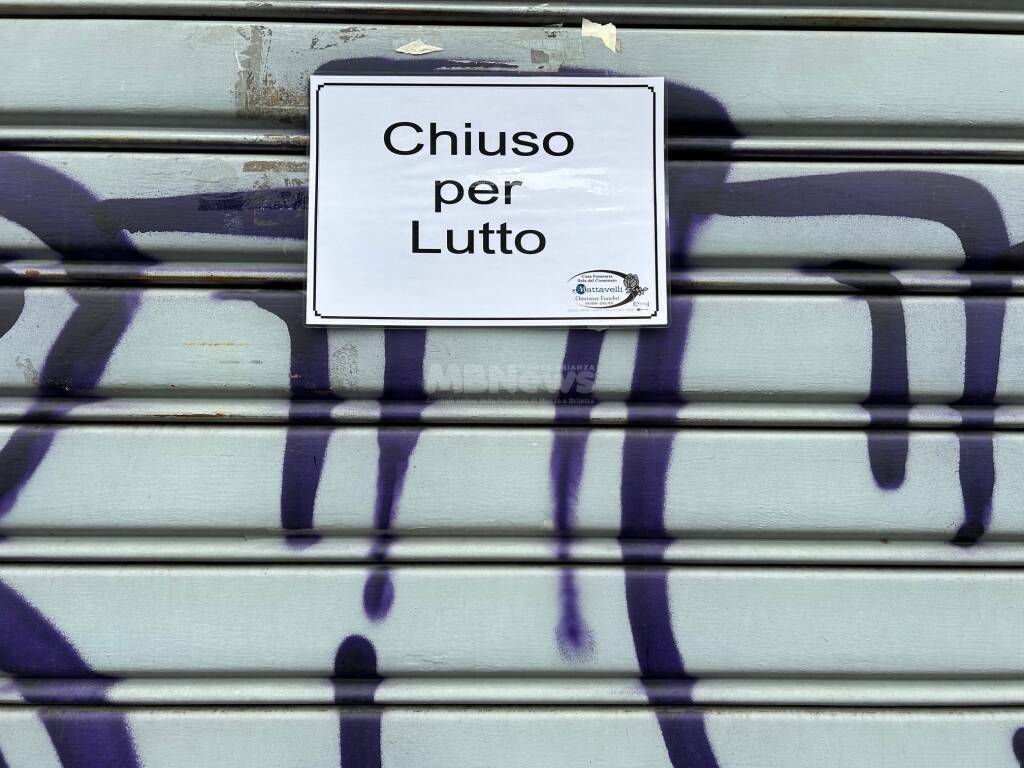 chiuso per lutto (parrucchiere arcore)