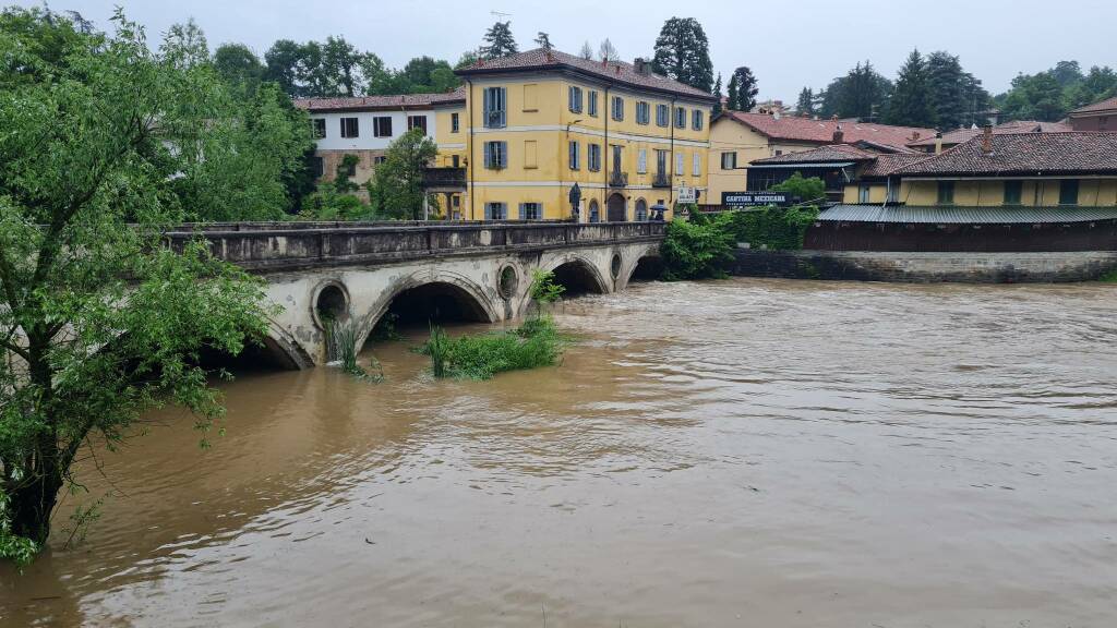 Maltempo zona ponte di agliate a Carate Brianza mb