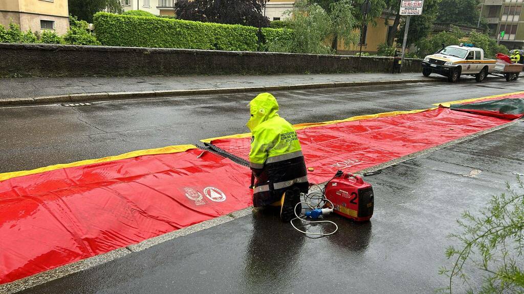 protezione civile centro monza barriere contro allagamento mb