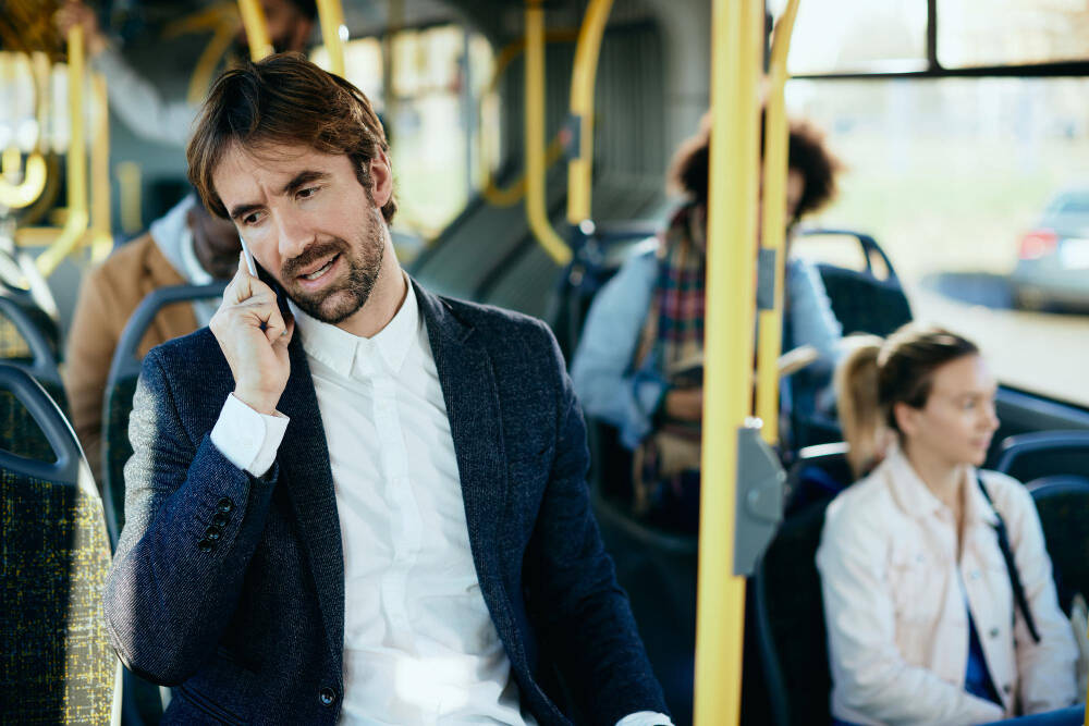 persone sul bus freeweb