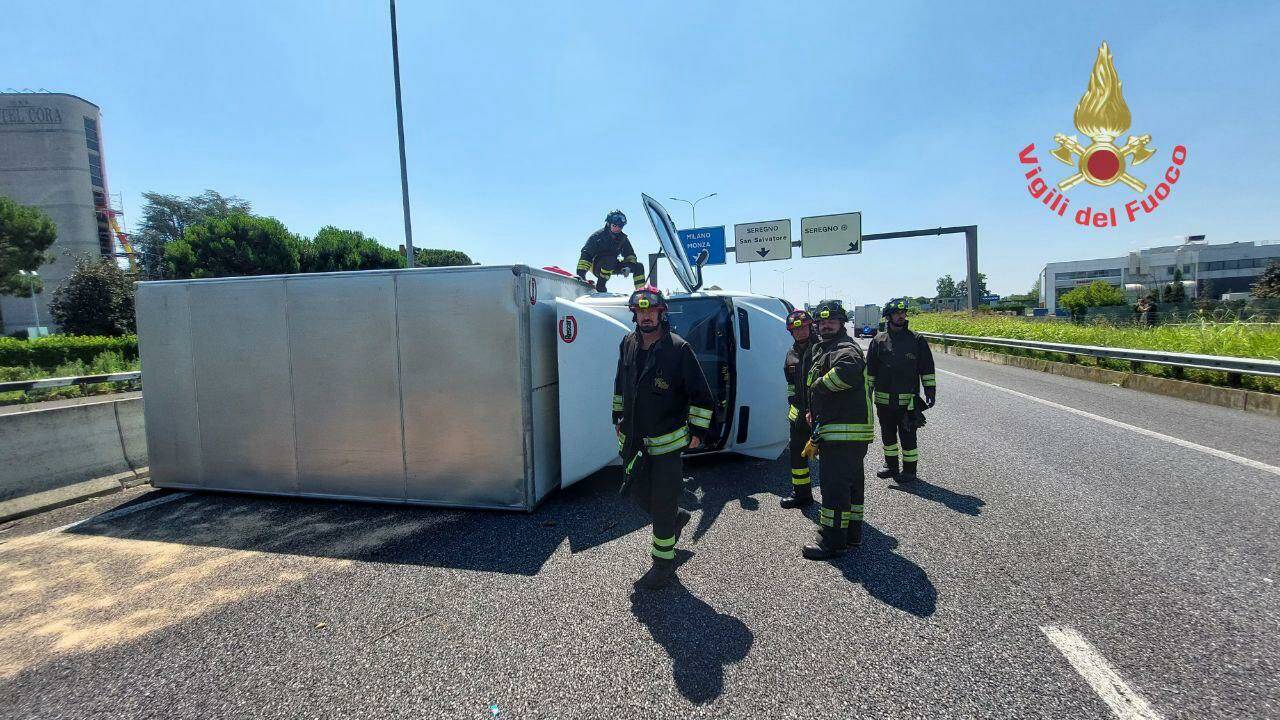 incidente ribaltamento ss36