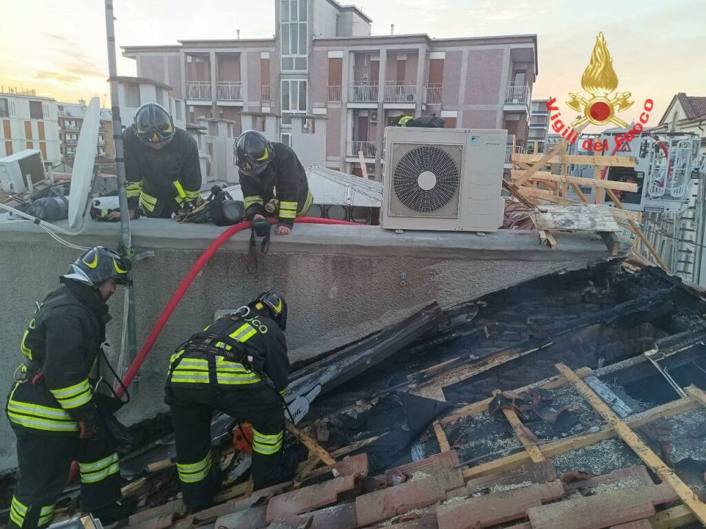 monza incendio via Manzoni