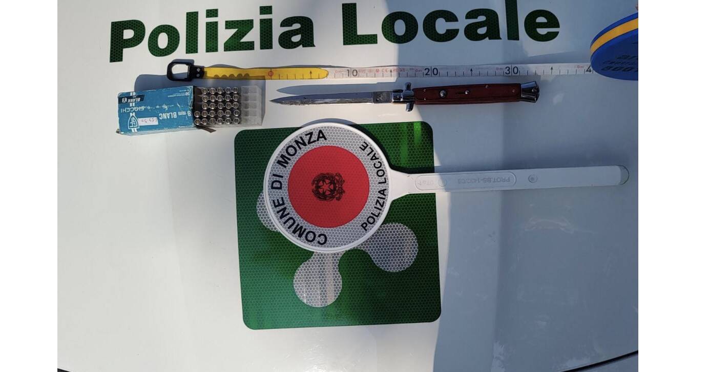 monza coltello proiettili denunciato